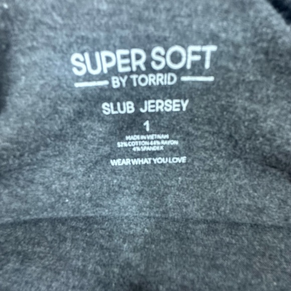 Torrid gray slub super soft long sleeve with black size 1-1X/14-16 - Picture 8 of 10